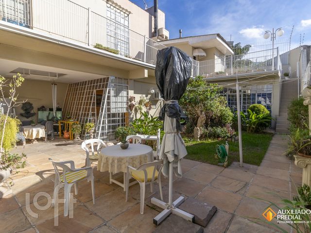 Casa com 295m², 3 dormitórios, 1 suíte, 4 vagas, Chácara das Pedras em Porto Alegre