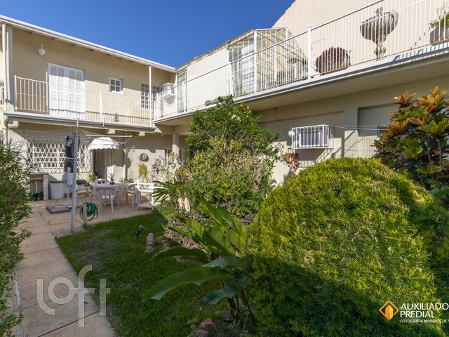 Casa com 295m², 3 dormitórios, 1 suíte, 4 vagas, Chácara das Pedras em Porto Alegre