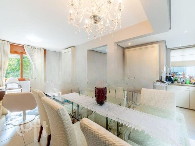 Apartamento com 97m², 3 dormitórios, 1 suíte, 3 vagas, Rio Branco em Porto Alegre