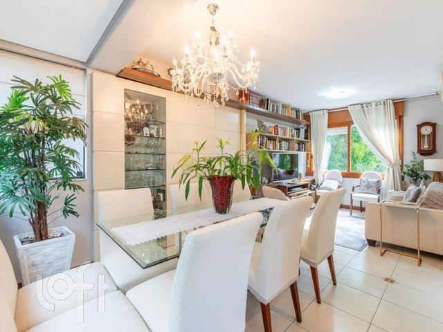 Apartamento com 97m², 3 dormitórios, 1 suíte, 3 vagas, Rio Branco em Porto Alegre