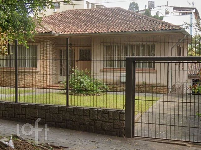 Casa com 600m², 4 dormitórios, 1 suíte, Petrópolis em Porto Alegre