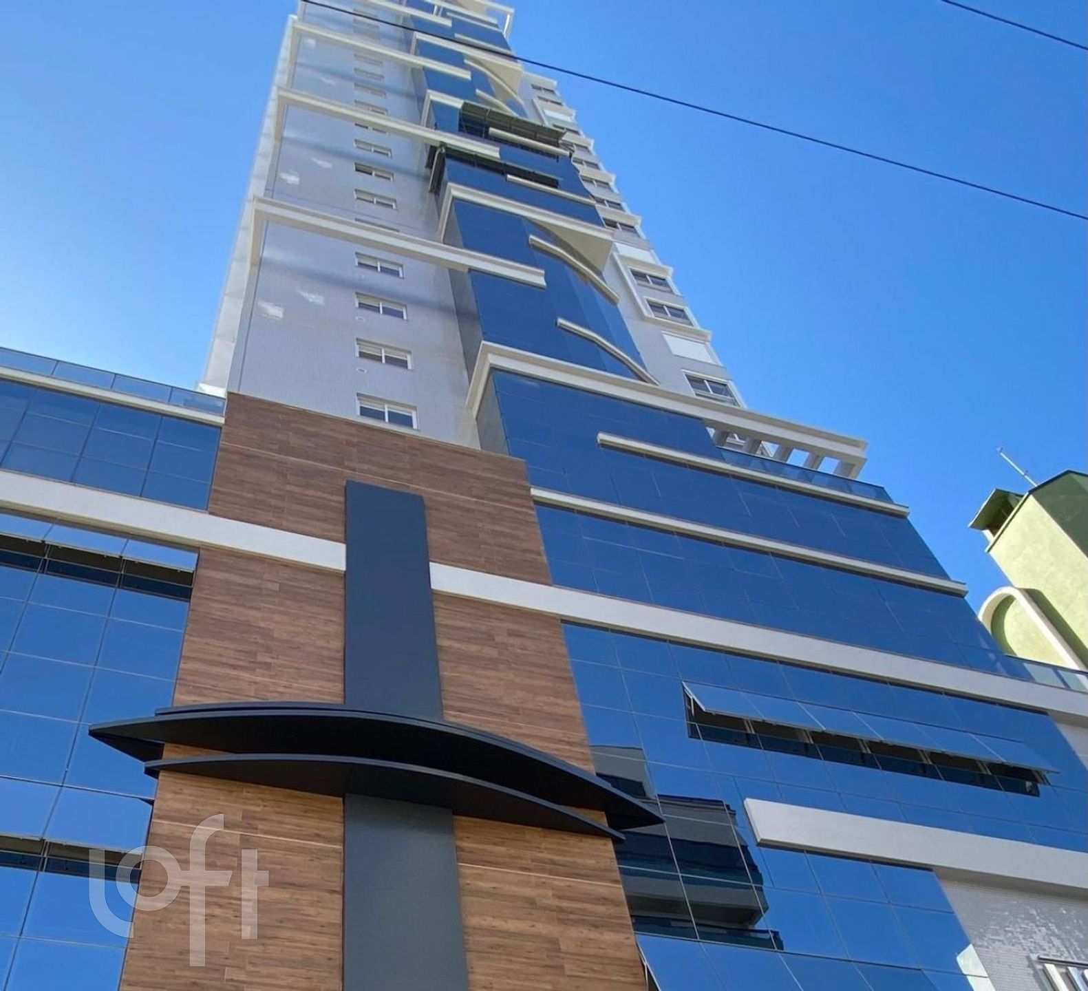 Apartamentos com 120m², 3 quartos, 3 suítes, 2 garagens, no bairro Centro em Balneário Camboriú