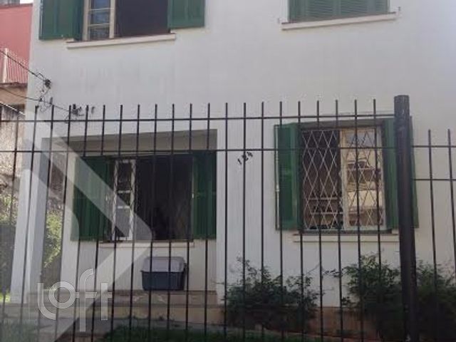 Casa com 102m², 3 dormitórios, 3 vagas, Petrópolis em Porto Alegre