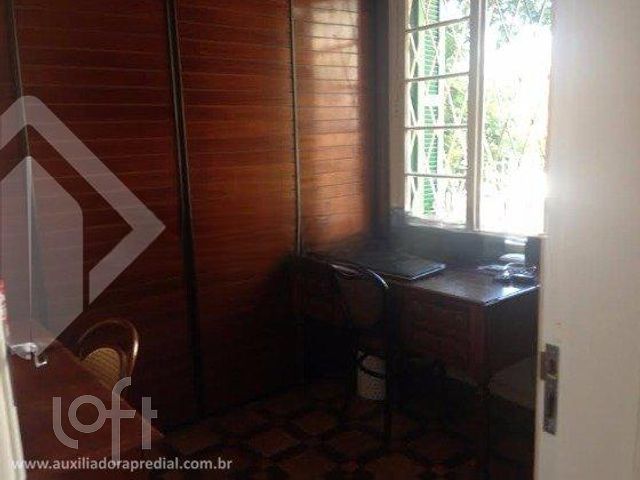 Casa com 102m², 3 dormitórios, 3 vagas, Petrópolis em Porto Alegre