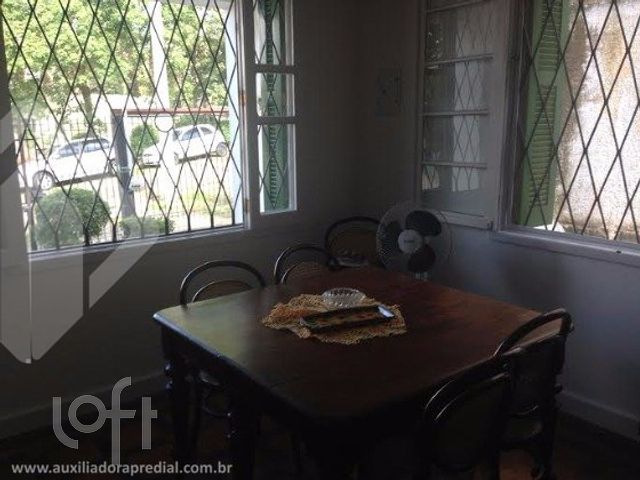 Casa com 102m², 3 dormitórios, 3 vagas, Petrópolis em Porto Alegre