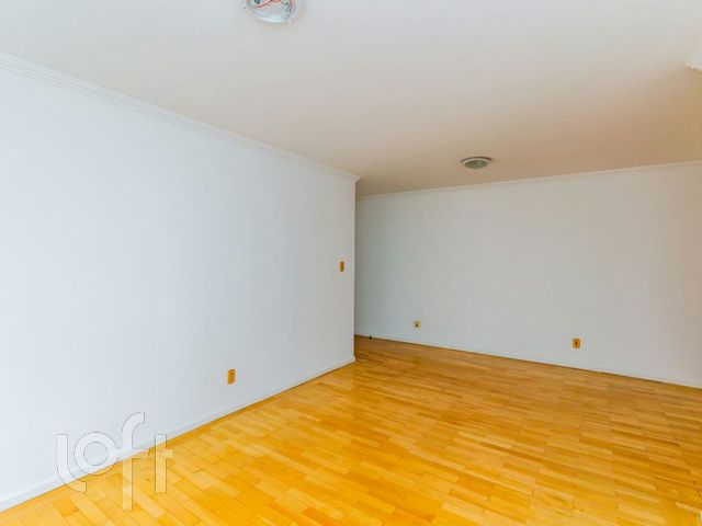Apartamento com 104m², 3 dormitórios, 1 suíte, 2 vagas, Petrópolis em Porto Alegre