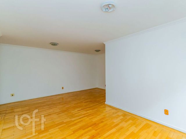 Apartamento com 104m², 3 dormitórios, 1 suíte, 2 vagas, Petrópolis em Porto Alegre