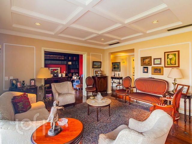 Apartamento com 227m², 3 dormitórios, 1 suíte, 3 vagas, Moinhos de Vento em Porto Alegre