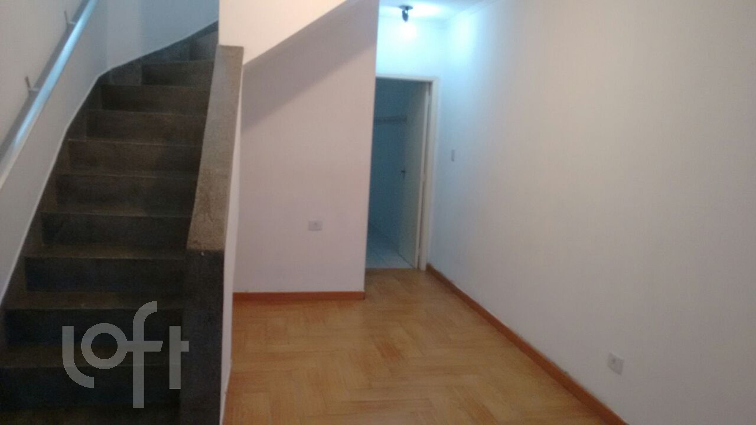 Casa à venda com 5 quartos, 215m² - Foto 2