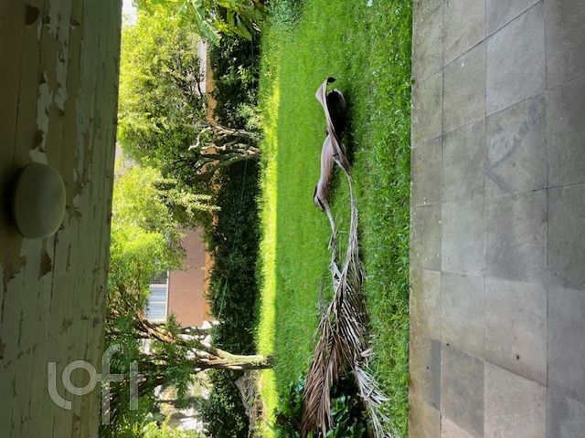 Casa com 350m², 3 dormitórios, 1 suíte, 2 vagas, Petrópolis em Porto Alegre