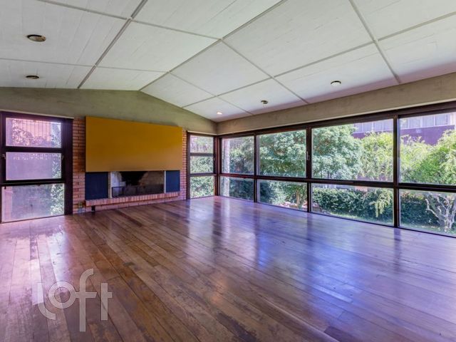 Casa com 350m², 3 dormitórios, 1 suíte, 2 vagas, Petrópolis em Porto Alegre