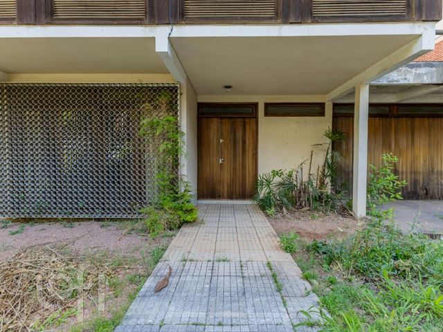 Casa com 350m², 3 dormitórios, 1 suíte, 2 vagas, Petrópolis em Porto Alegre