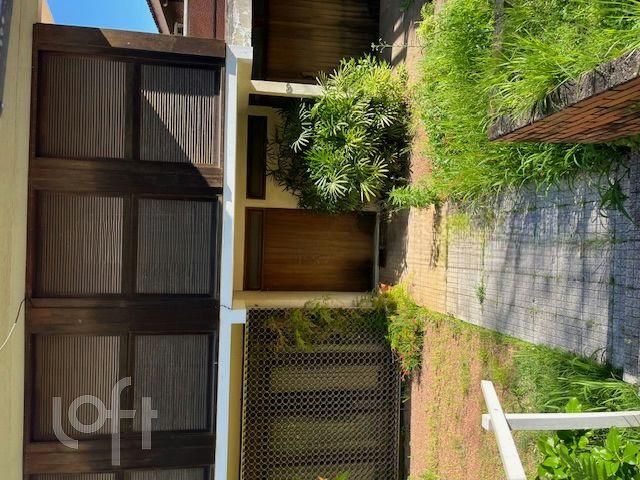 Casa com 350m², 3 dormitórios, 1 suíte, 2 vagas, Petrópolis em Porto Alegre