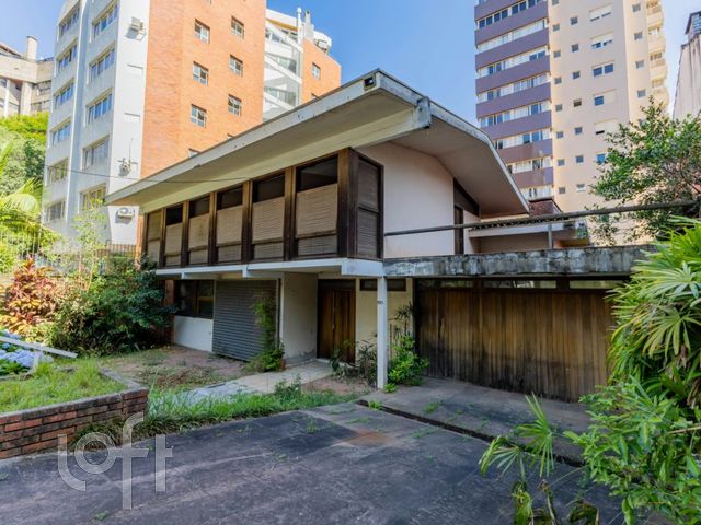 Casa com 350m², 3 dormitórios, 1 suíte, 2 vagas, Petrópolis em Porto Alegre