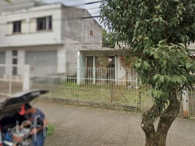 Casa com 660m², 3 dormitórios, 4 vagas, Menino Deus em Porto Alegre