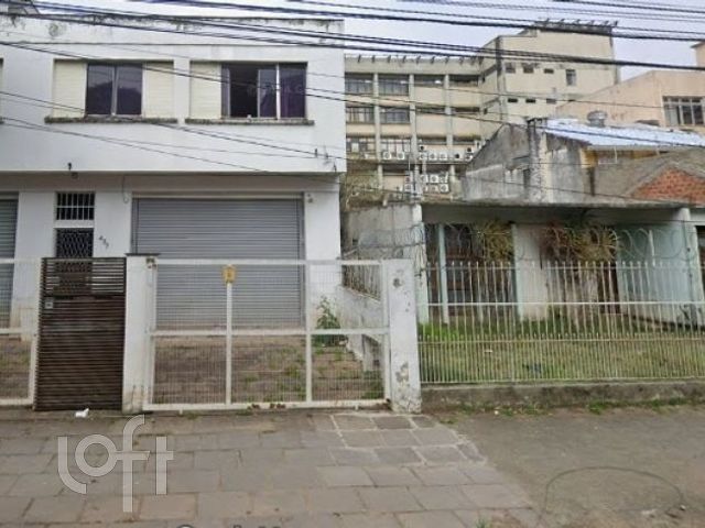 Casa com 660m², 3 dormitórios, 4 vagas, Menino Deus em Porto Alegre