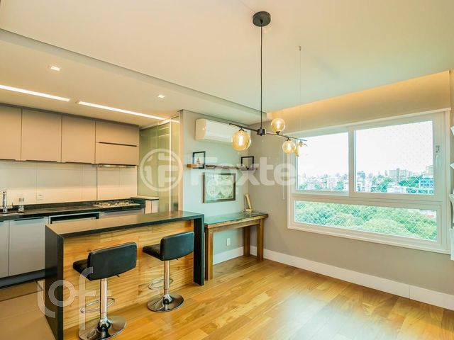 Apartamento com 81m², 2 dormitórios, 2 suítes, 2 vagas, Moinhos de Vento em Porto Alegre