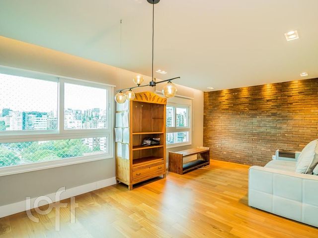 Apartamento com 81m², 2 dormitórios, 2 suítes, 2 vagas, Moinhos de Vento em Porto Alegre