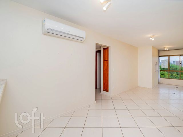 Apartamento com 74m², 2 dormitórios, 1 suíte, 1 vaga, Petrópolis em Porto Alegre
