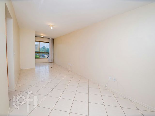 Apartamento com 74m², 2 dormitórios, 1 suíte, 1 vaga, Petrópolis em Porto Alegre