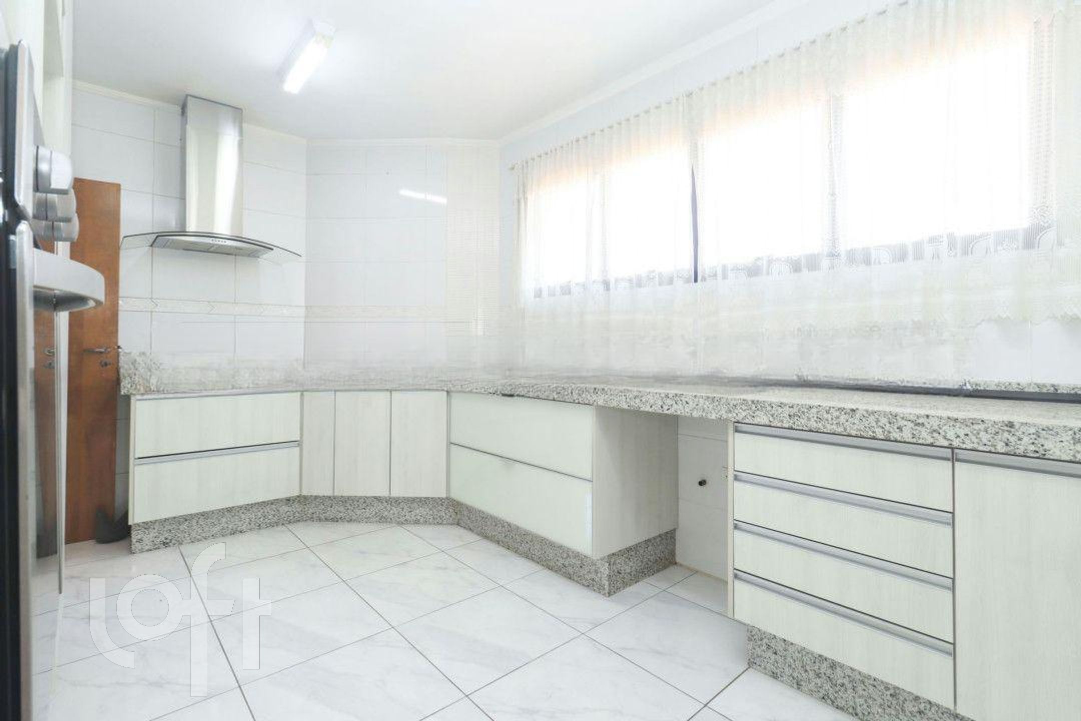 Apartamento à venda com 3 quartos, 140m² - Foto 13