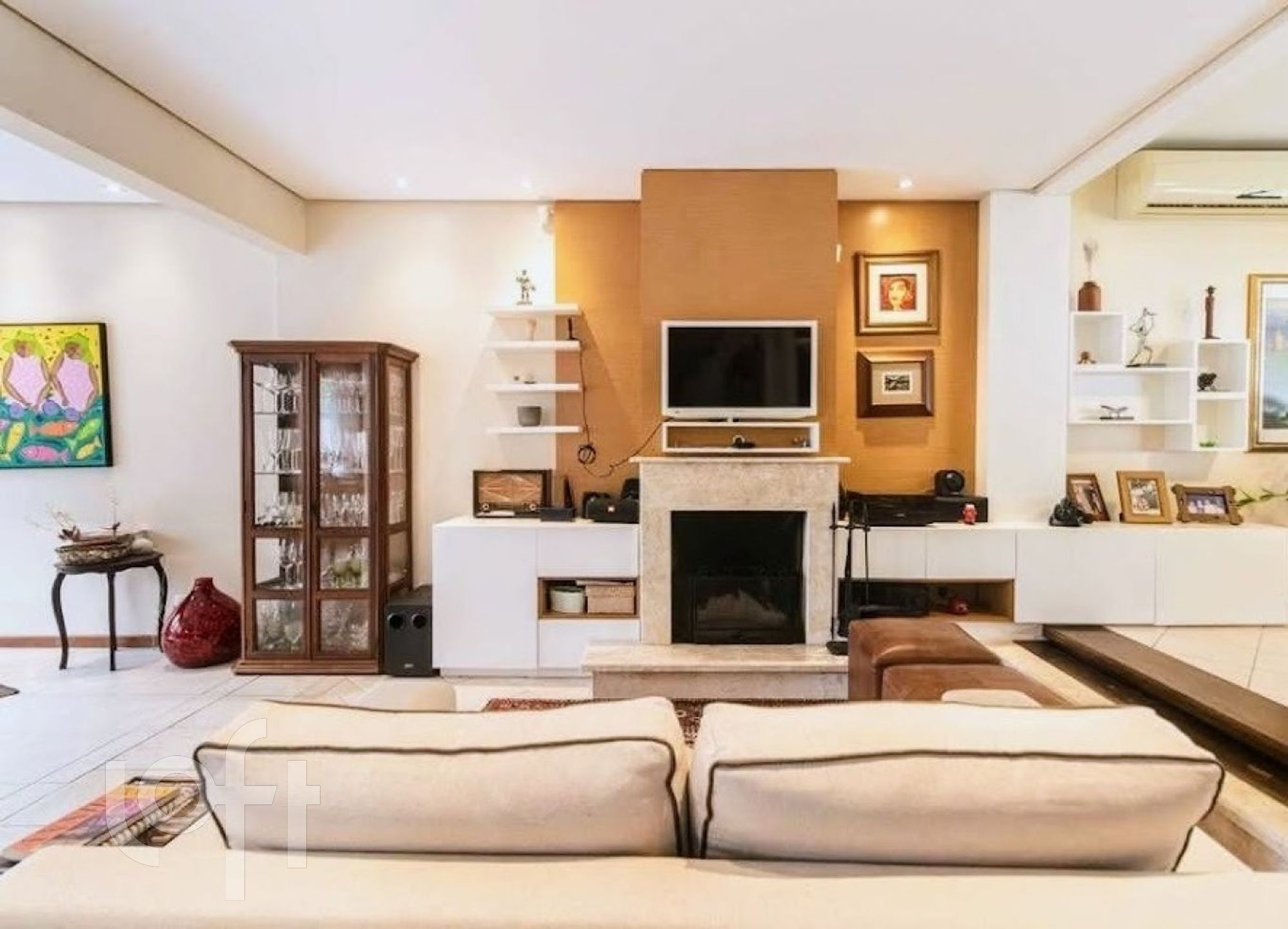 Casa Residencial com 204m², 4 quartos, 2 suítes, 2 garagens, no bairro João Paulo em Florianópolis