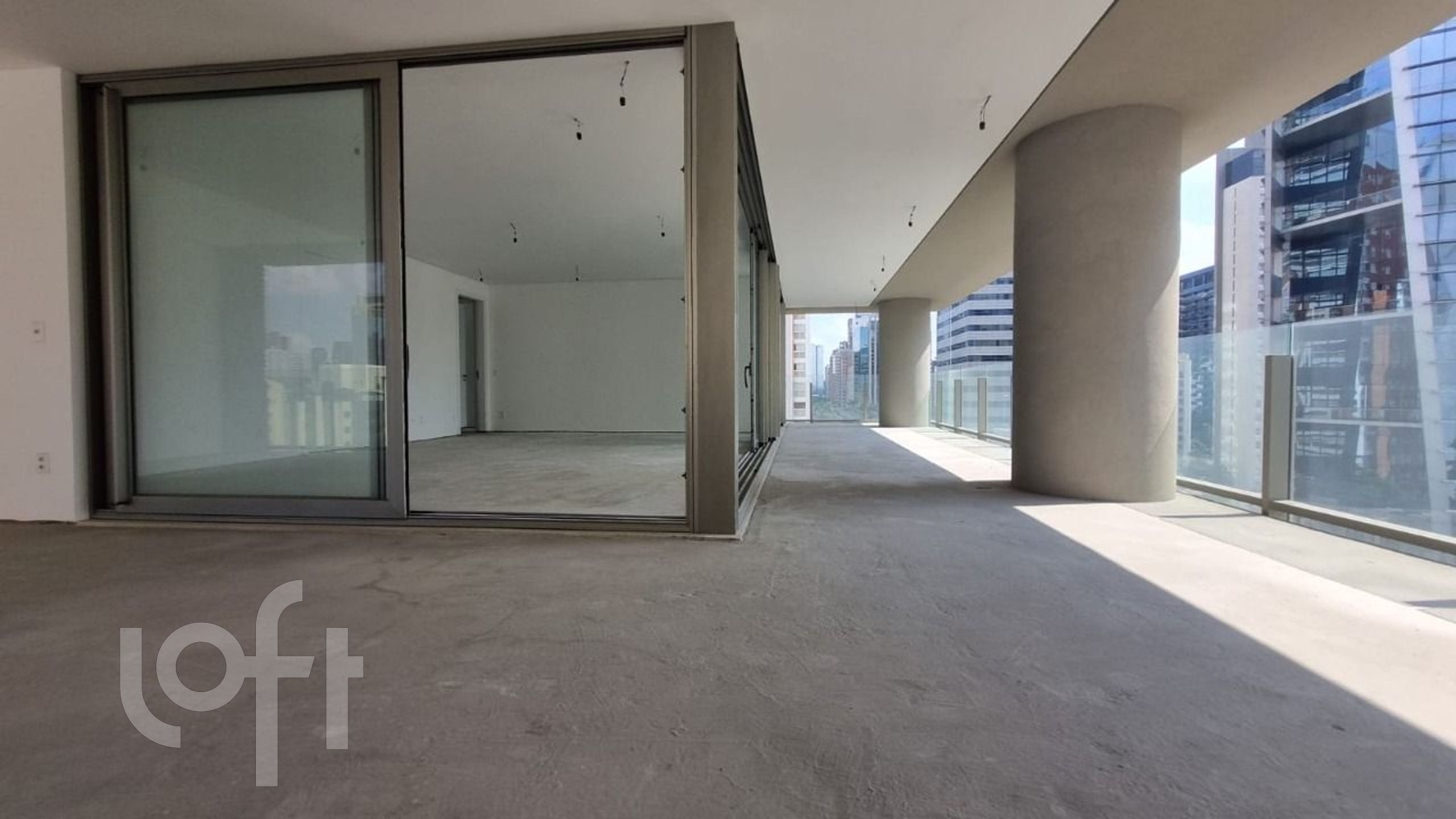 Apartamento à venda com 4 quartos, 335m² - Foto 1