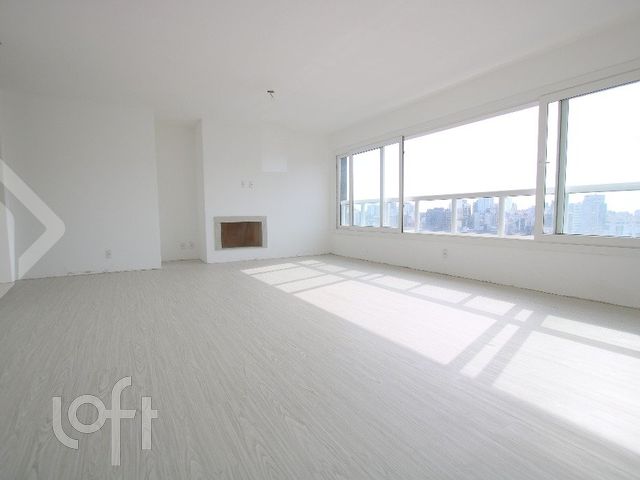 Apartamento com 137m², 3 dormitórios, 3 suítes, 2 vagas, Rio Branco em Porto Alegre