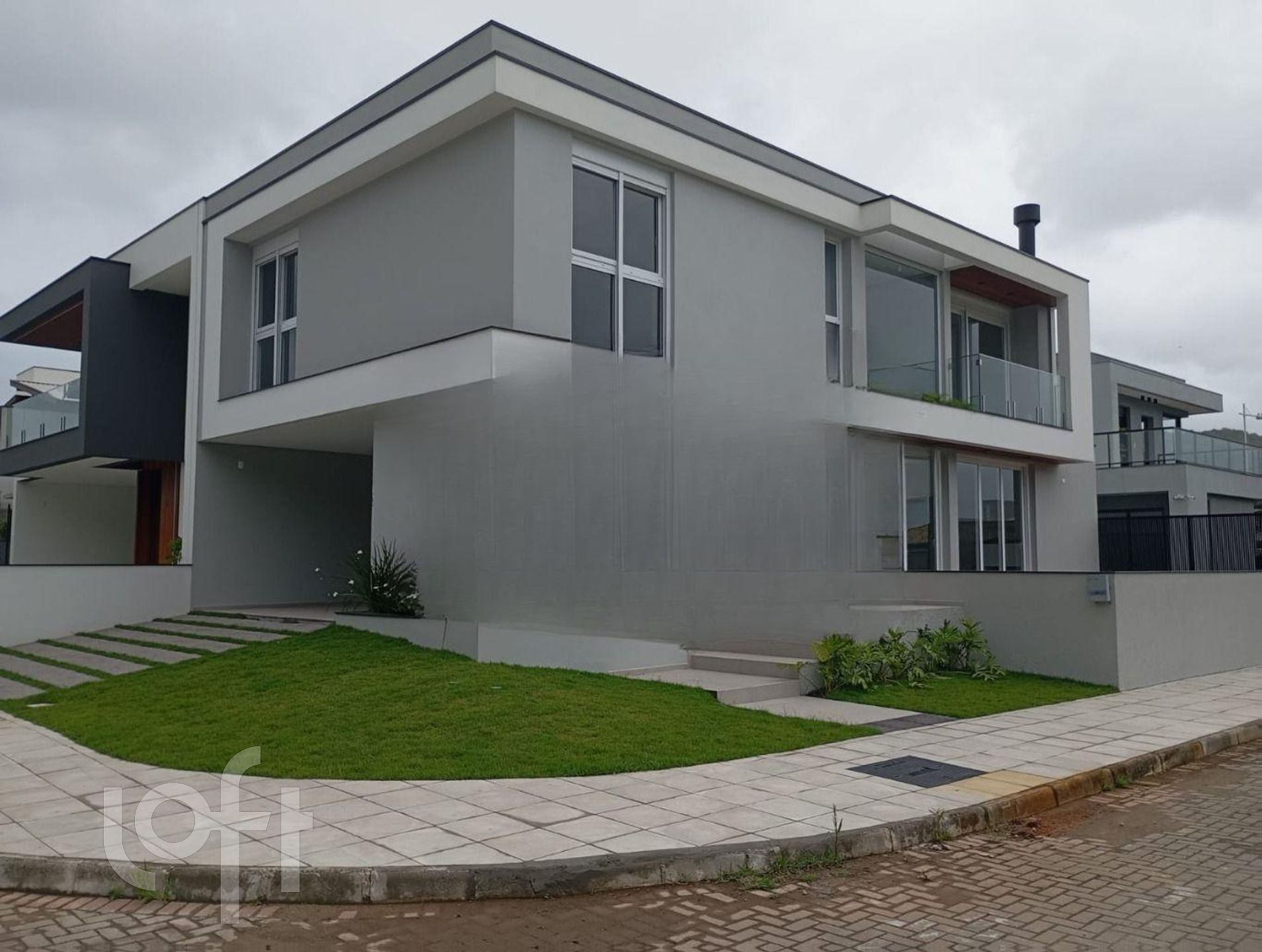 Casa à venda em Rio tavares central com 194 m², 3 quartos, 3 suítes, 2 vagas