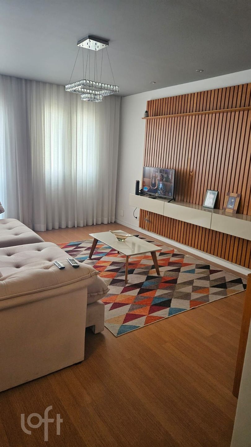 Apartamento à venda com 2 quartos, 70m² - Foto 2