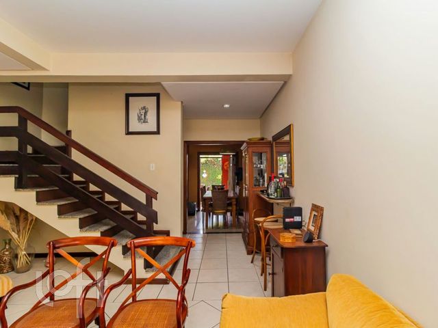 Casa com 172m², 3 dormitórios, 2 suítes, 3 vagas, Vila Ipiranga em Porto Alegre