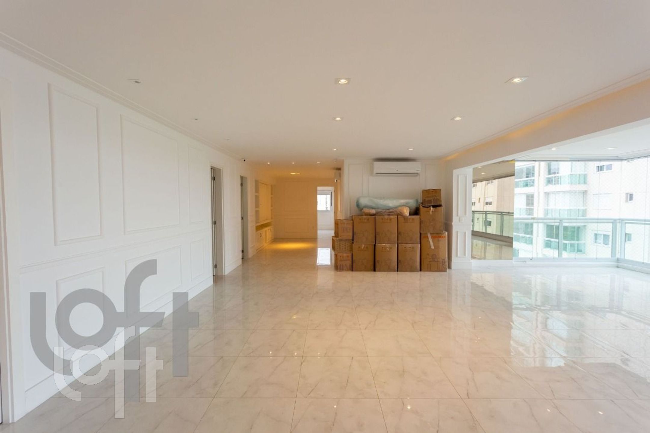 Apartamento à venda com 3 quartos, 283m² - Foto 2