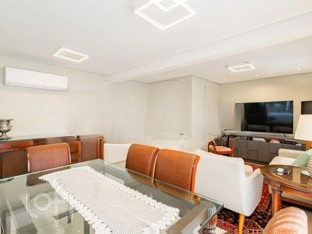 Apartamento com 93m², 3 dormitórios, 1 suíte, 3 vagas, Petrópolis em Porto Alegre