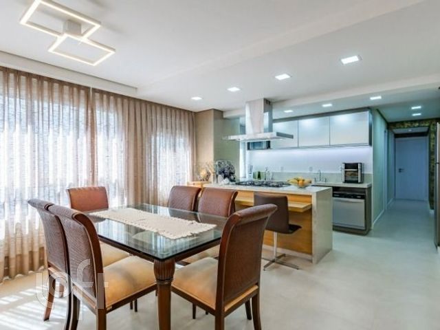 Apartamento com 93m², 3 dormitórios, 1 suíte, 3 vagas, Petrópolis em Porto Alegre