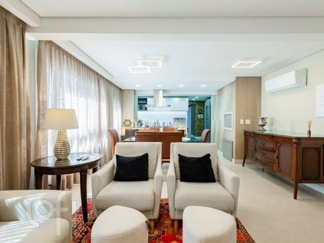 Apartamento com 93m², 3 dormitórios, 1 suíte, 3 vagas, Petrópolis em Porto Alegre