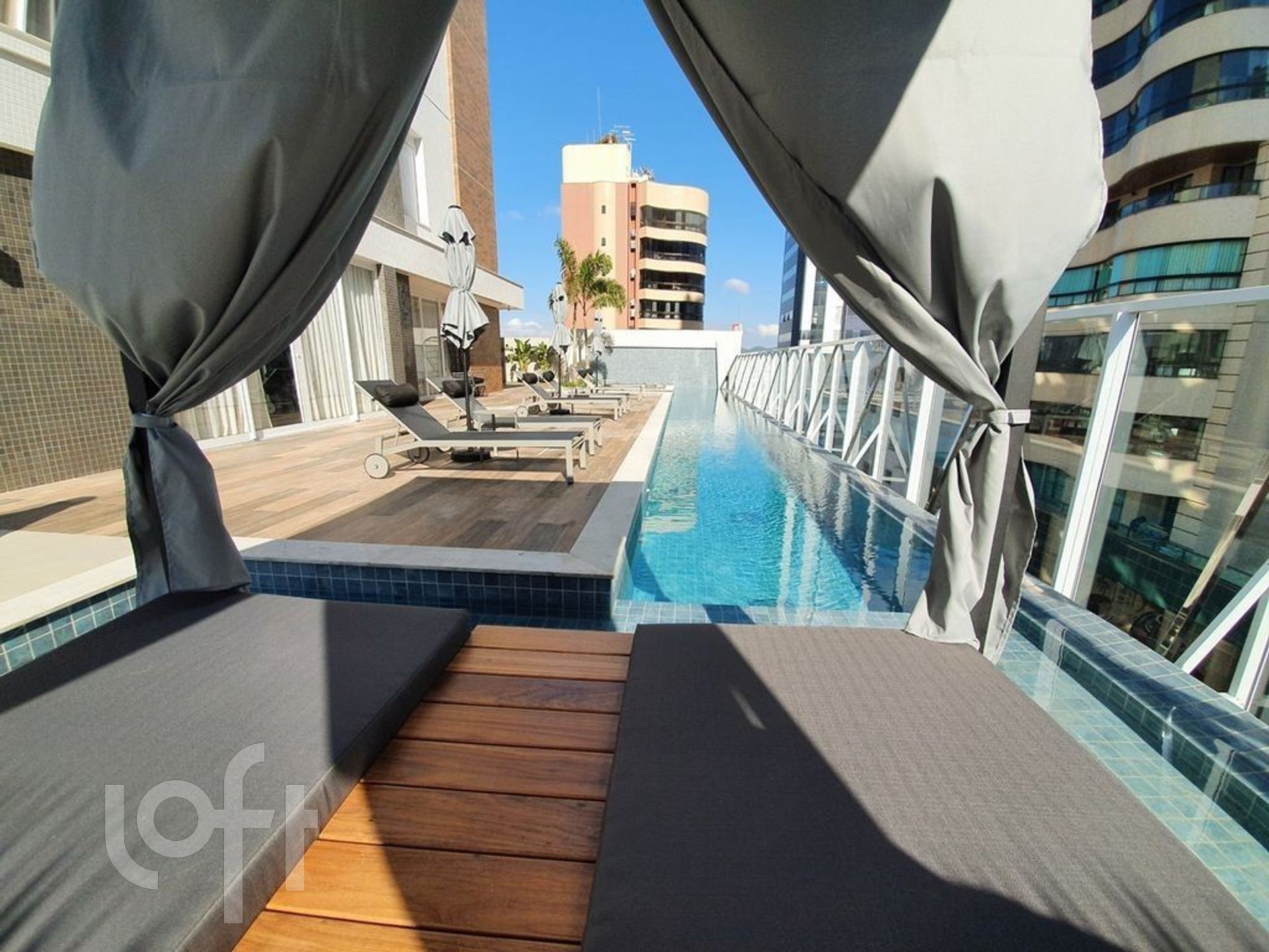 Apartamentos com 135m², 3 quartos, 3 suítes, 4 garagens, no bairro Centro em Balneário Camboriú