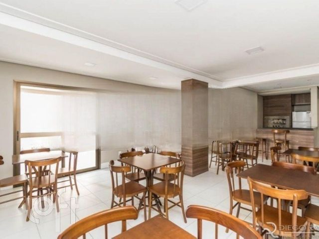 Apartamento com 79m², 2 dormitórios, 1 suíte, 1 vaga, Higienópolis em Porto Alegre