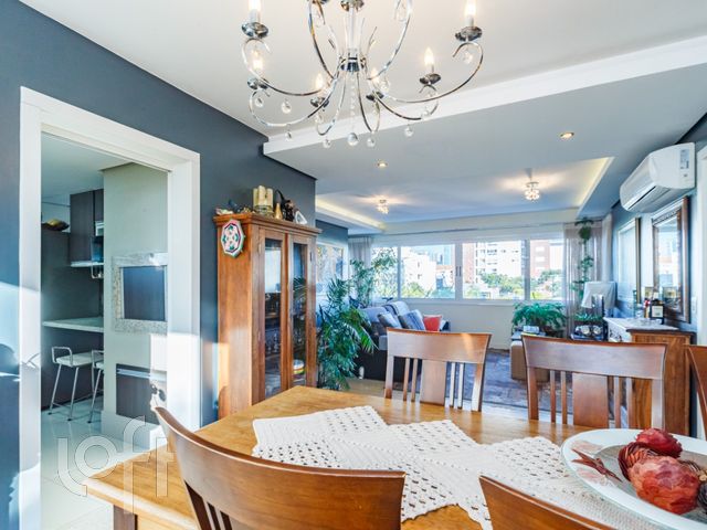 Apartamento com 95m², 3 dormitórios, 1 suíte, 2 vagas, São João em Porto Alegre