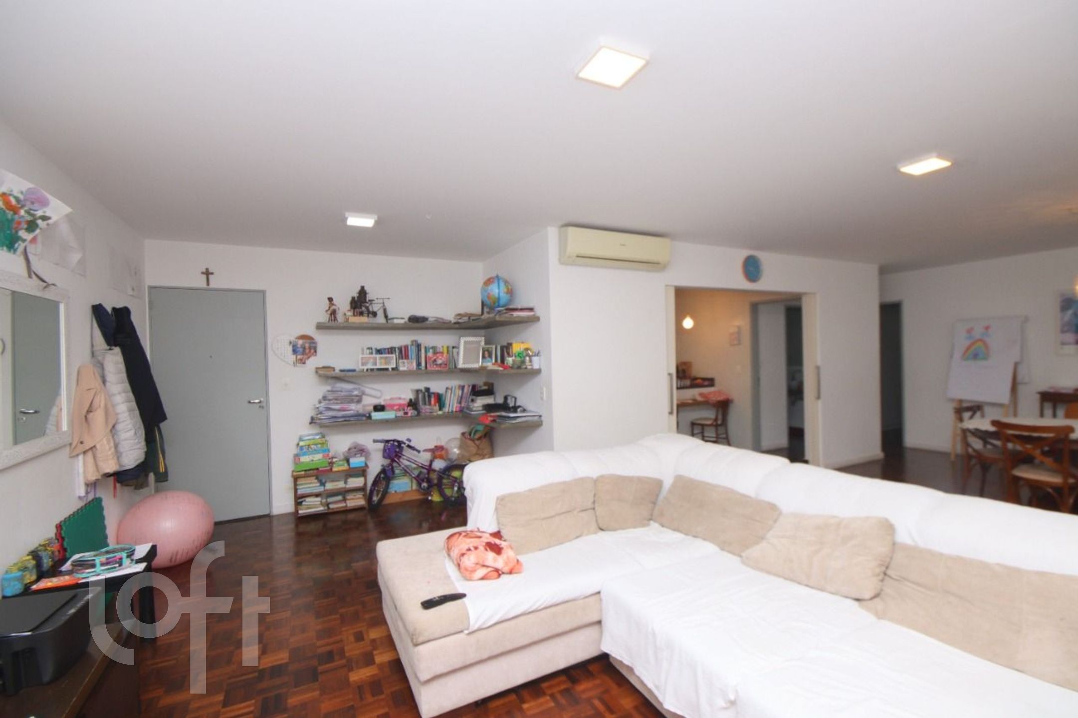 Apartamento à venda com 3 quartos, 157m² - Foto 1