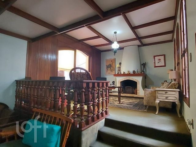Casa com 400m², 4 dormitórios, 1 suíte, 3 vagas, Petrópolis em Porto Alegre