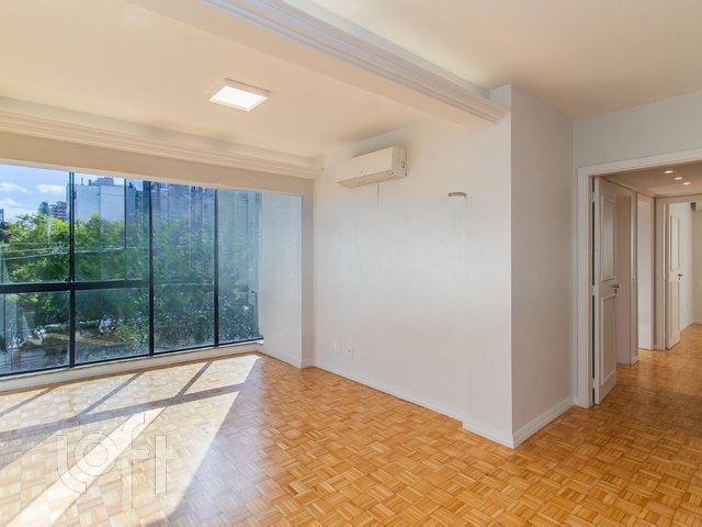 Apartamento com 103m², 3 dormitórios, 1 suíte, 1 vaga, Petrópolis em Porto Alegre