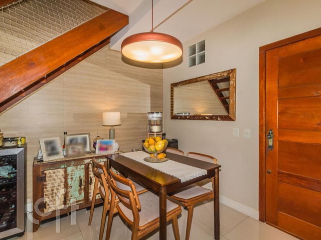 Apartamento com 120m², 3 dormitórios, 2 vagas, Independência em Porto Alegre