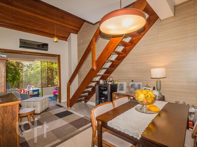 Apartamento com 120m², 3 dormitórios, 2 vagas, Independência em Porto Alegre