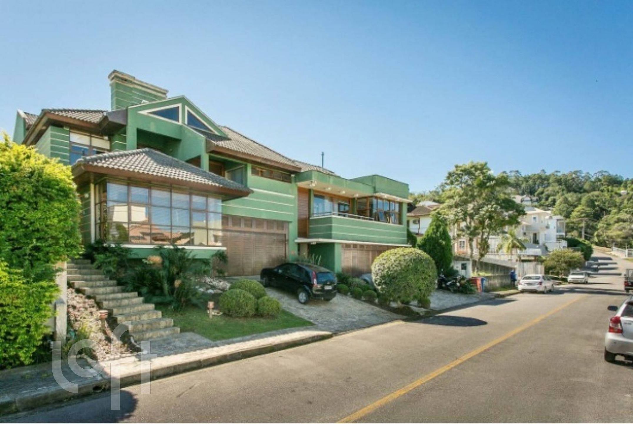 Casa Residencial com 694m², 5 quartos, 4 suítes, 4 garagens, no bairro João Paulo em Florianópolis