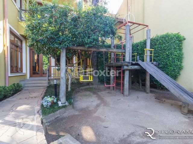 Casa em Condomínio com 488m², 3 dormitórios, 3 suítes, 6 vagas, Três Figueiras em Porto Alegre