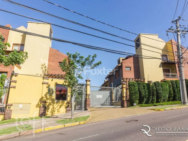 Casa em Condomínio com 488m², 3 dormitórios, 3 suítes, 6 vagas, Três Figueiras em Porto Alegre