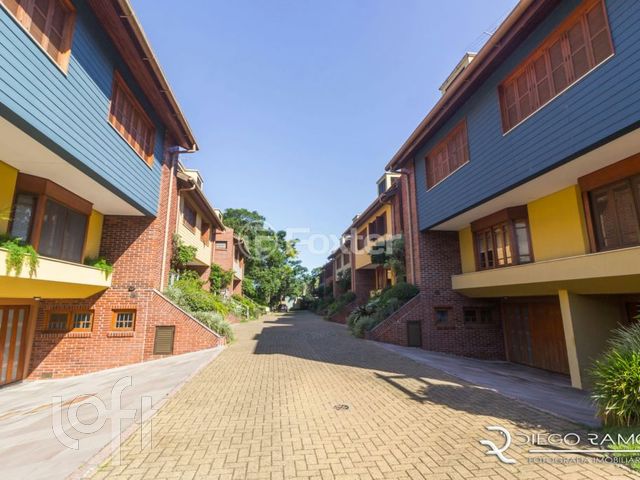 Casa em Condomínio com 488m², 3 dormitórios, 3 suítes, 6 vagas, Três Figueiras em Porto Alegre