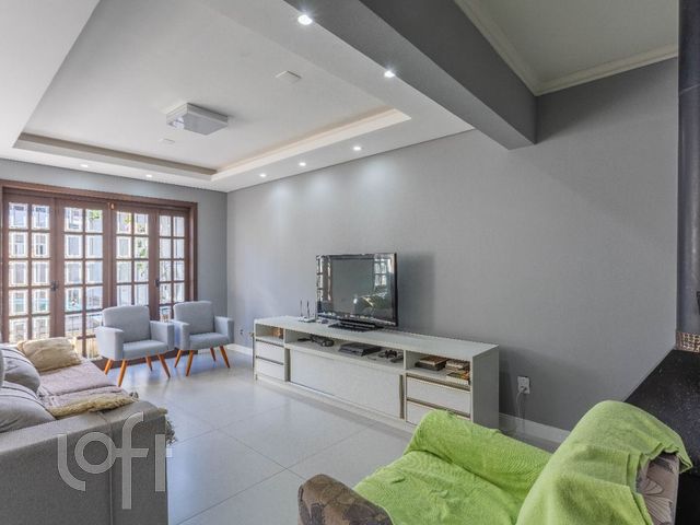 Casa com 270m², 3 dormitórios, 1 suíte, 4 vagas, Vila Ipiranga em Porto Alegre