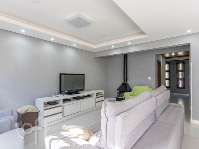 Casa com 270m², 3 dormitórios, 1 suíte, 4 vagas, Vila Ipiranga em Porto Alegre