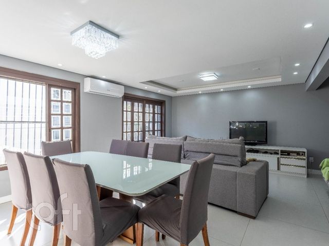 Casa com 270m², 3 dormitórios, 1 suíte, 4 vagas, Vila Ipiranga em Porto Alegre